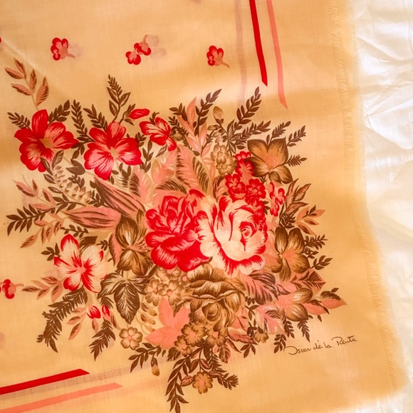 Oscar de la Renta Wrap Scarf - Picture 2 of 3